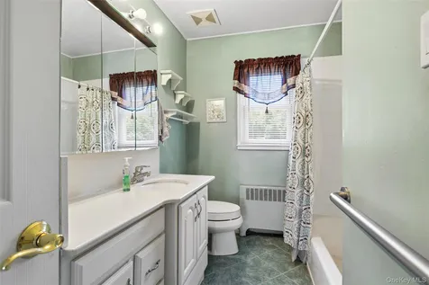 3902 Clove Court Seaford NY 11783