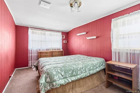 3902 Clove Court Seaford NY 11783