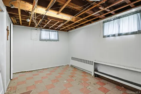 3902 Clove Court Seaford NY 11783