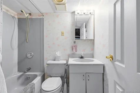 3902 Clove Court Seaford NY 11783