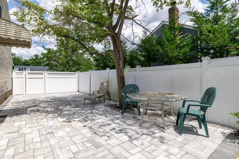 3902 Clove Court Seaford NY 11783