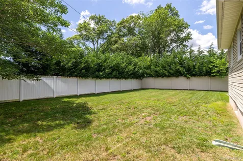 3902 Clove Court Seaford NY 11783