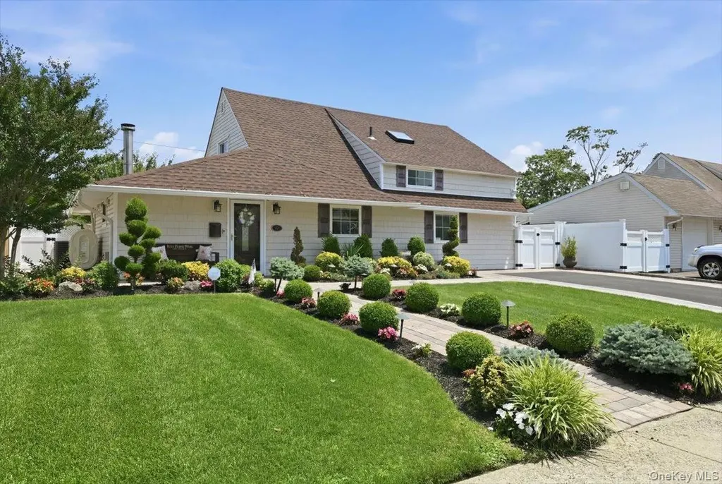 45 Cottonwood Lane Westbury NY 11590