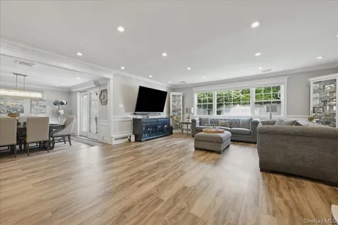 45 Cottonwood Lane Westbury NY 11590