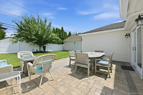 45 Cottonwood Lane Westbury NY 11590