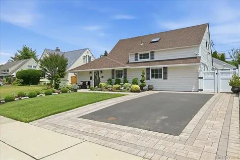 45 Cottonwood Lane Westbury NY 11590