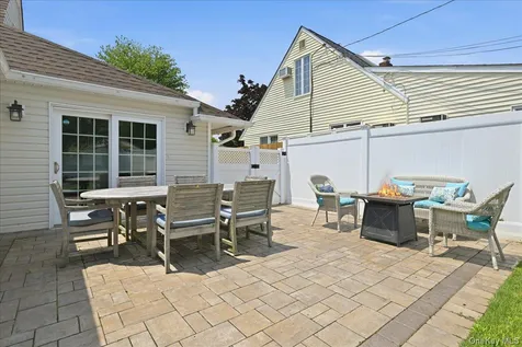 45 Cottonwood Lane Westbury NY 11590