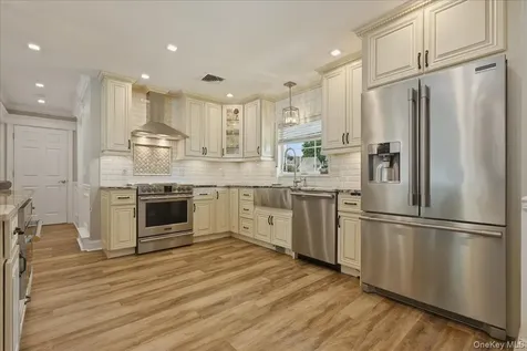 45 Cottonwood Lane Westbury NY 11590