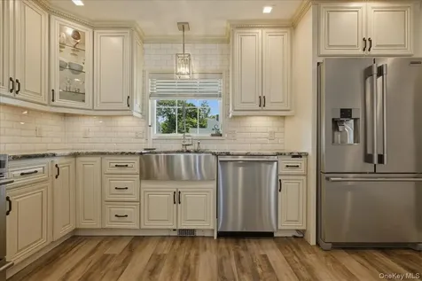 45 Cottonwood Lane Westbury NY 11590