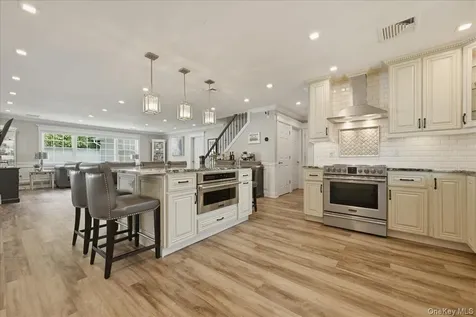 45 Cottonwood Lane Westbury NY 11590