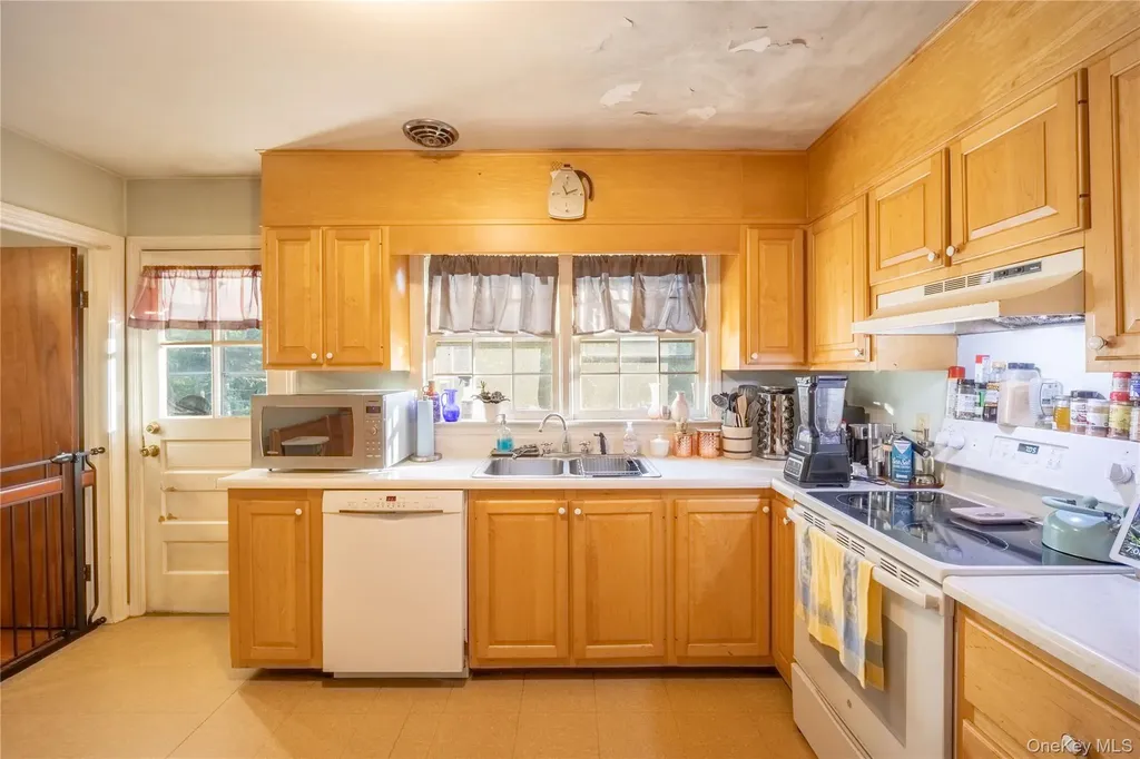 1561-1565 Route 376 Wappingers Falls NY 12590
