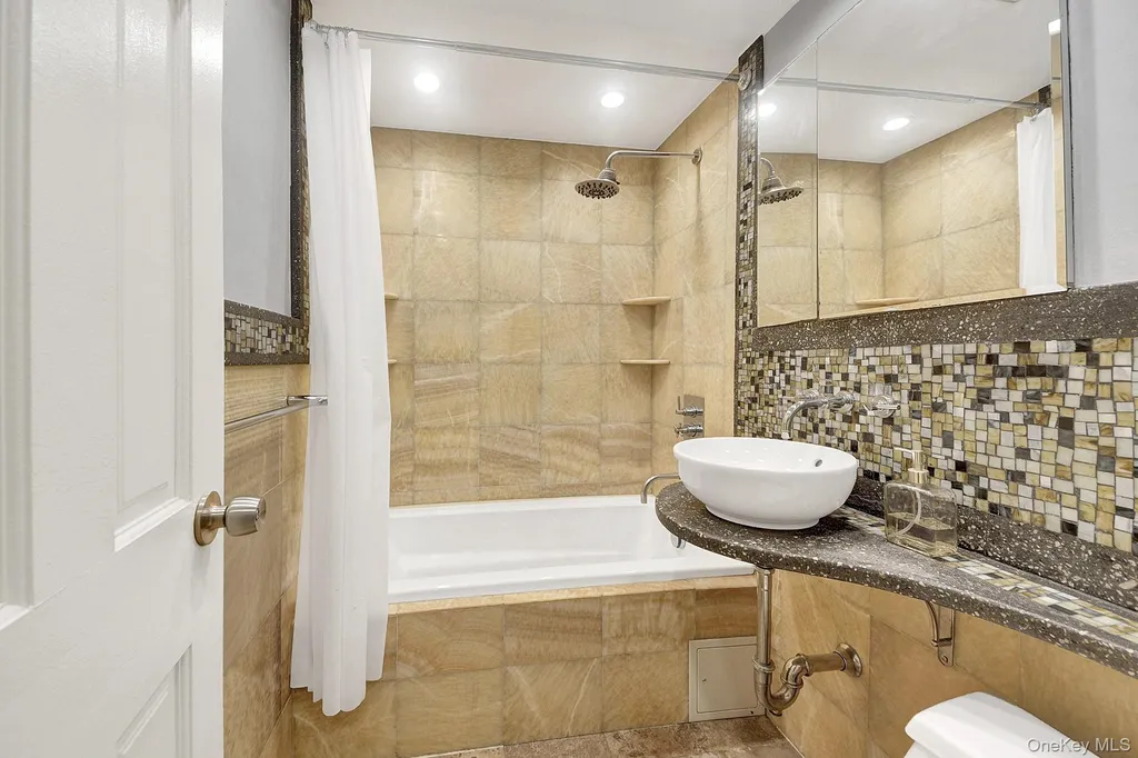 2465 Palisade Avenue Bronx NY 10463
