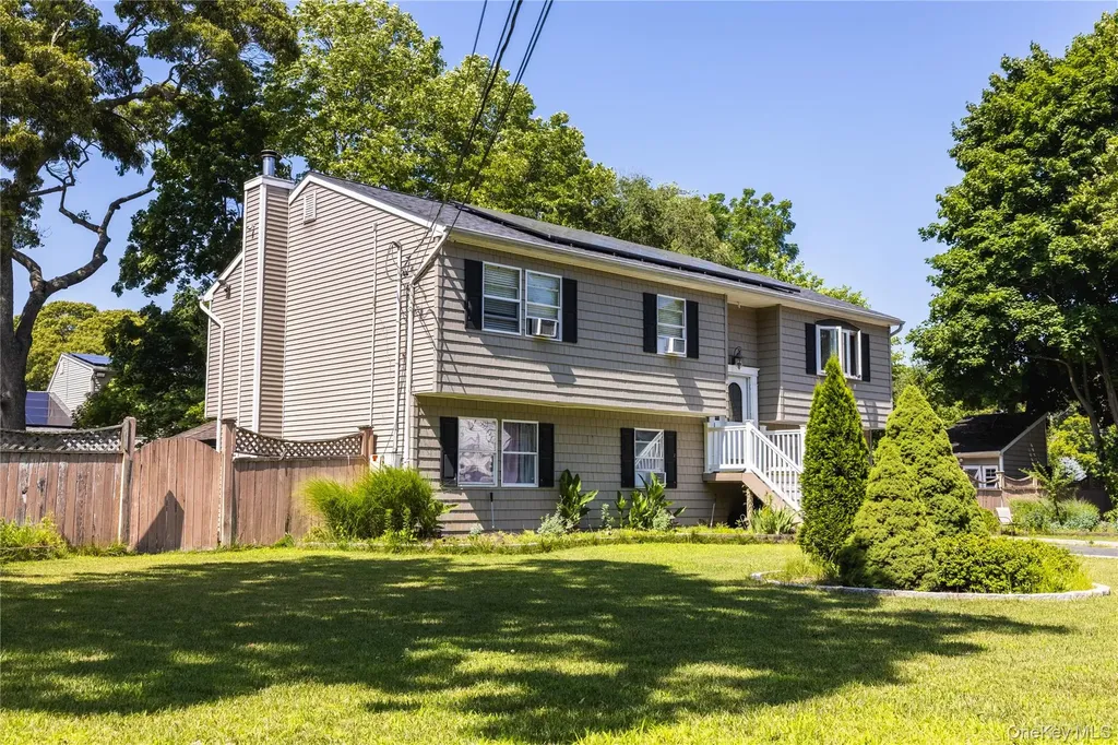 5 2nd Street Coram NY 11727