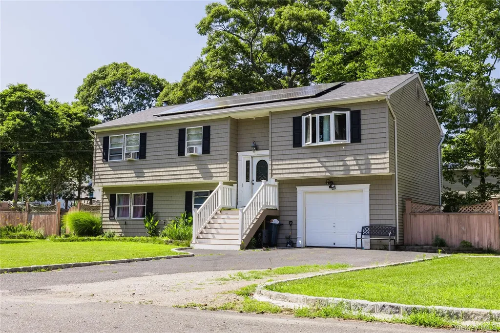 5 2nd Street Coram NY 11727
