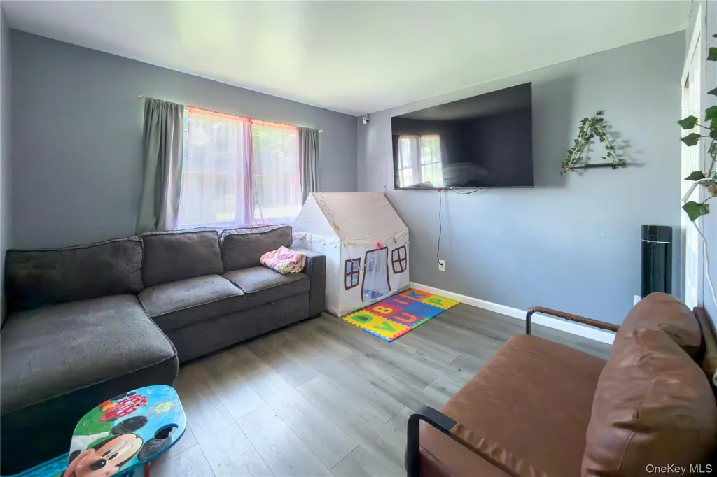 5 2nd Street Coram NY 11727