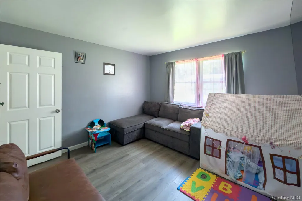 5 2nd Street Coram NY 11727