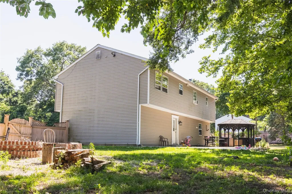 5 2nd Street Coram NY 11727
