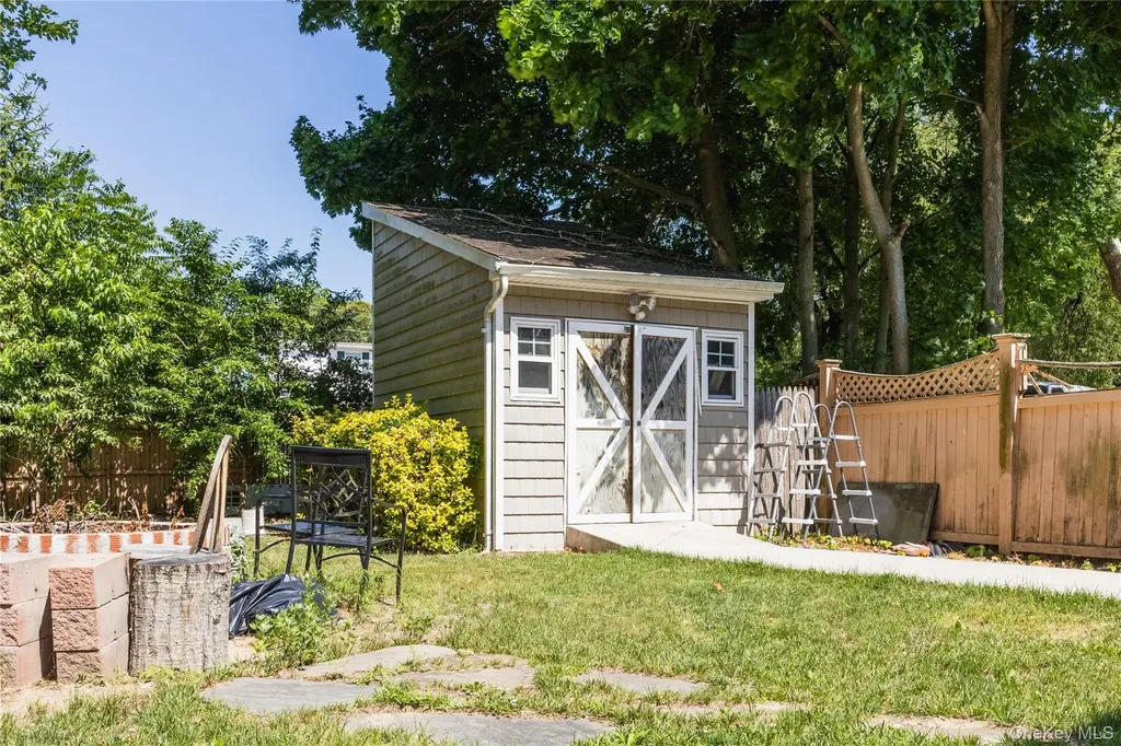 5 2nd Street Coram NY 11727