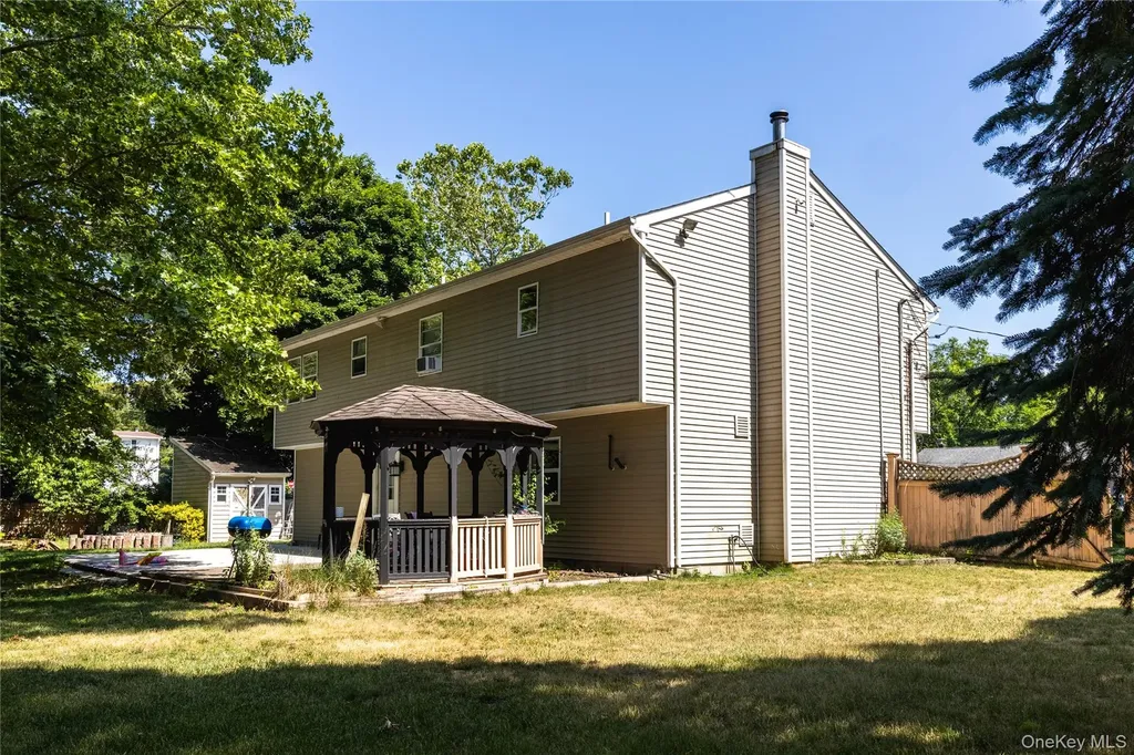 5 2nd Street Coram NY 11727