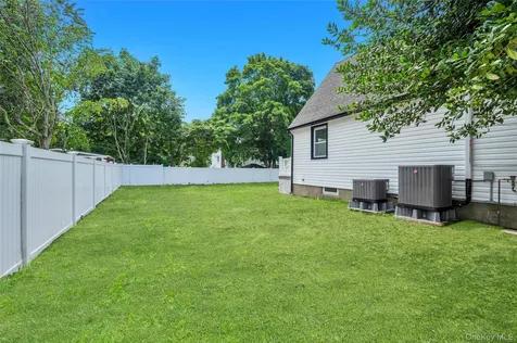 4 Ruby Lane Huntington Station NY 11746