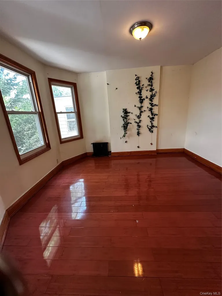 Jamaica NY 11435