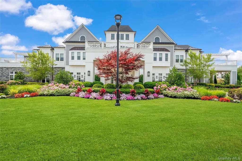 55201 Spruce Pond Circle Plainview NY 11803
