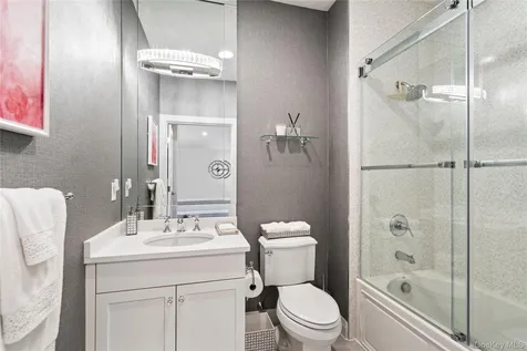 55201 Spruce Pond Circle Plainview NY 11803