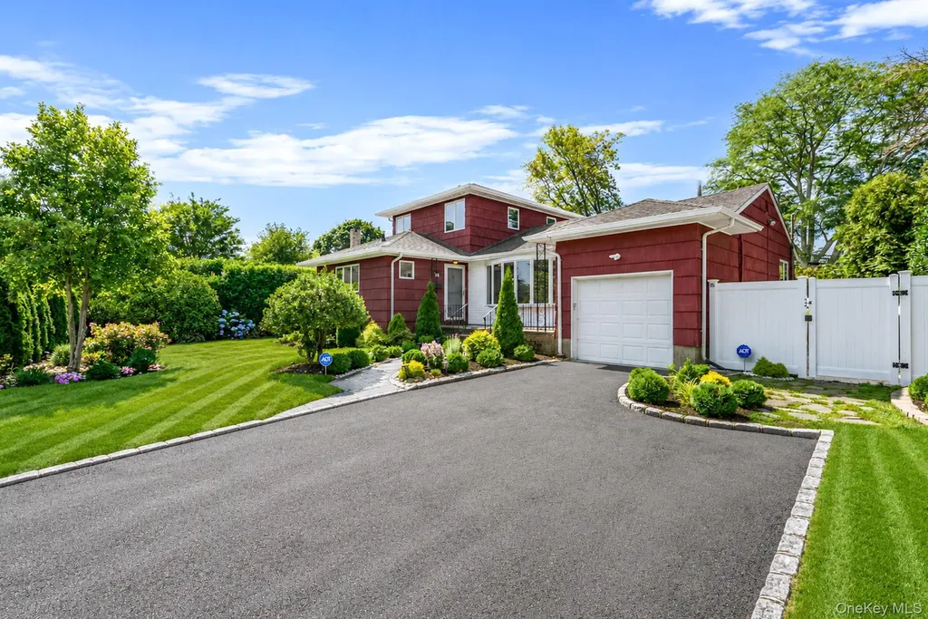 9 Stuart Drive Syosset NY 11791