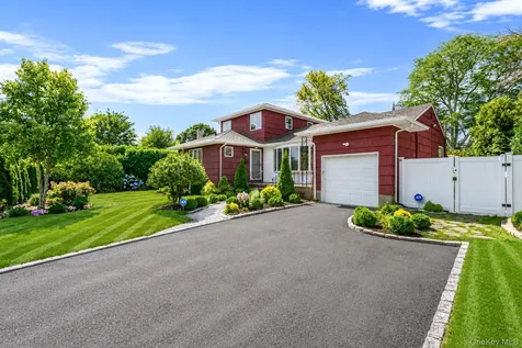 9 Stuart Drive Syosset NY 11791