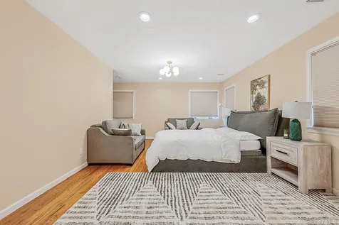 9 Stuart Drive Syosset NY 11791