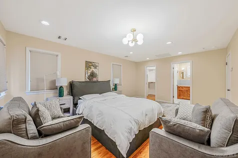 9 Stuart Drive Syosset NY 11791