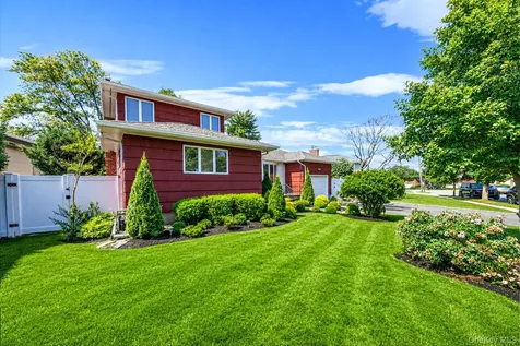 9 Stuart Drive Syosset NY 11791
