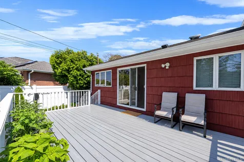 9 Stuart Drive Syosset NY 11791