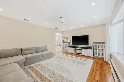 9 Stuart Drive Syosset NY 11791