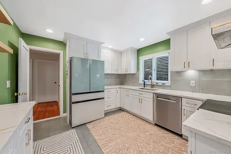 9 Stuart Drive Syosset NY 11791