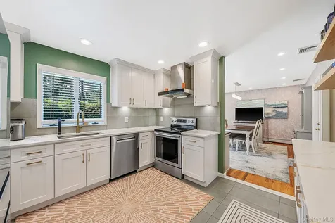 9 Stuart Drive Syosset NY 11791