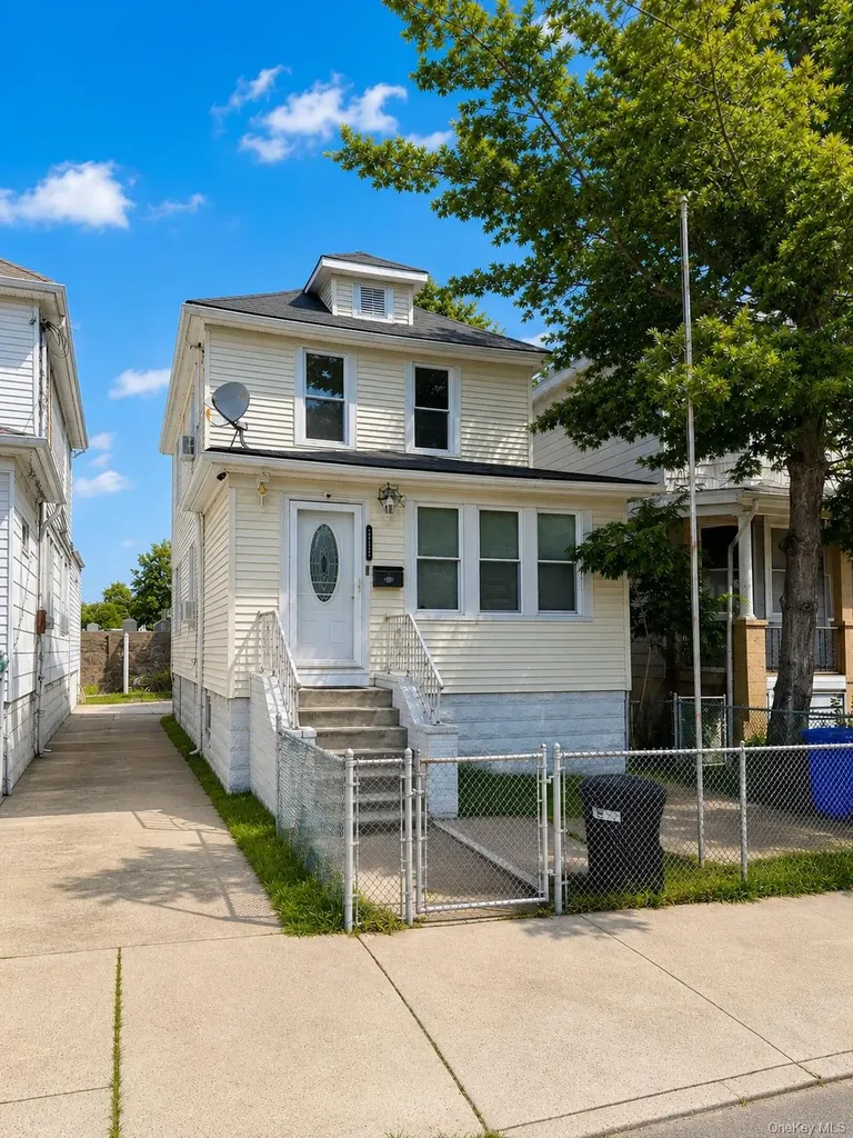 2729 Gifford Avenue Bronx NY 10465