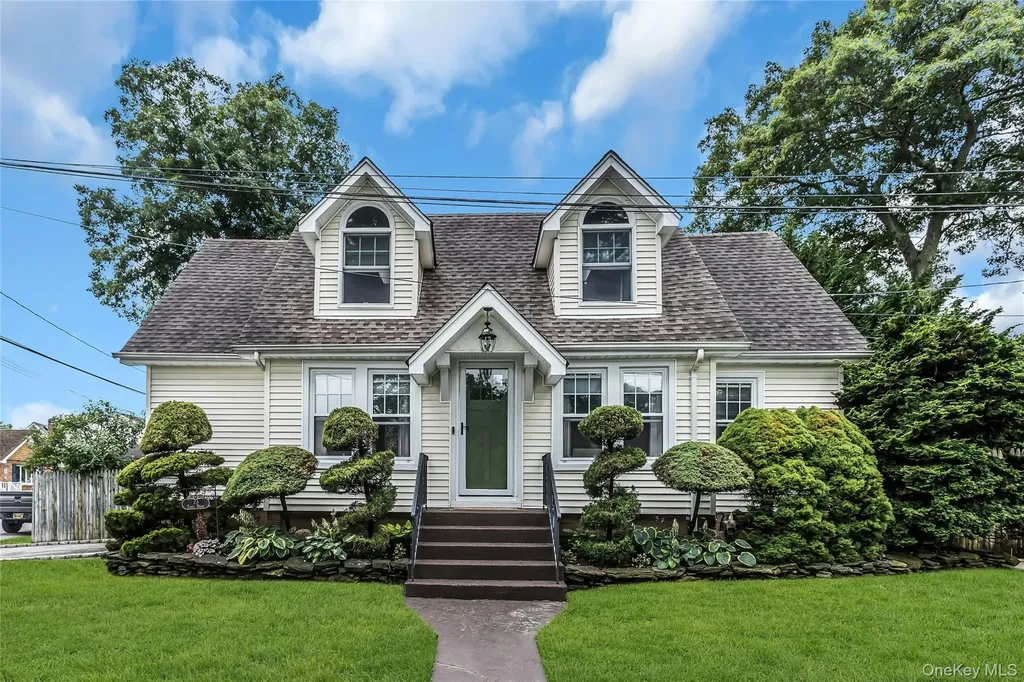 23 Emily Drive Ronkonkoma NY 11779