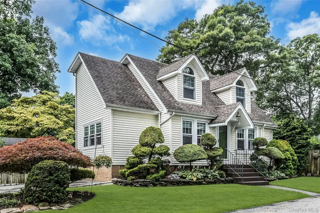 23 Emily Drive Ronkonkoma NY 11779