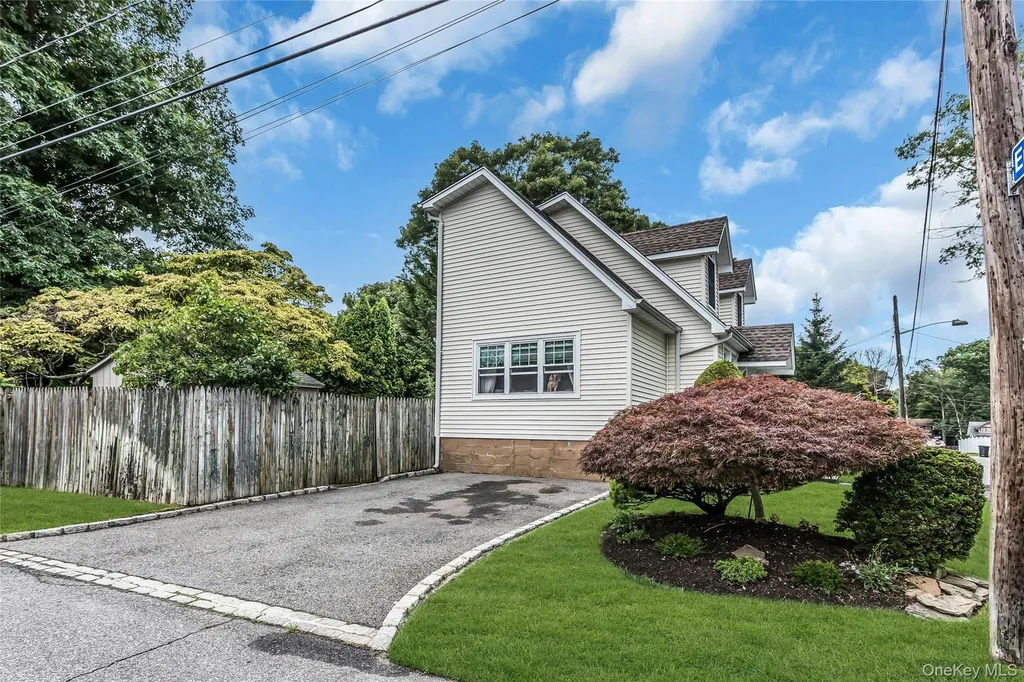23 Emily Drive Ronkonkoma NY 11779