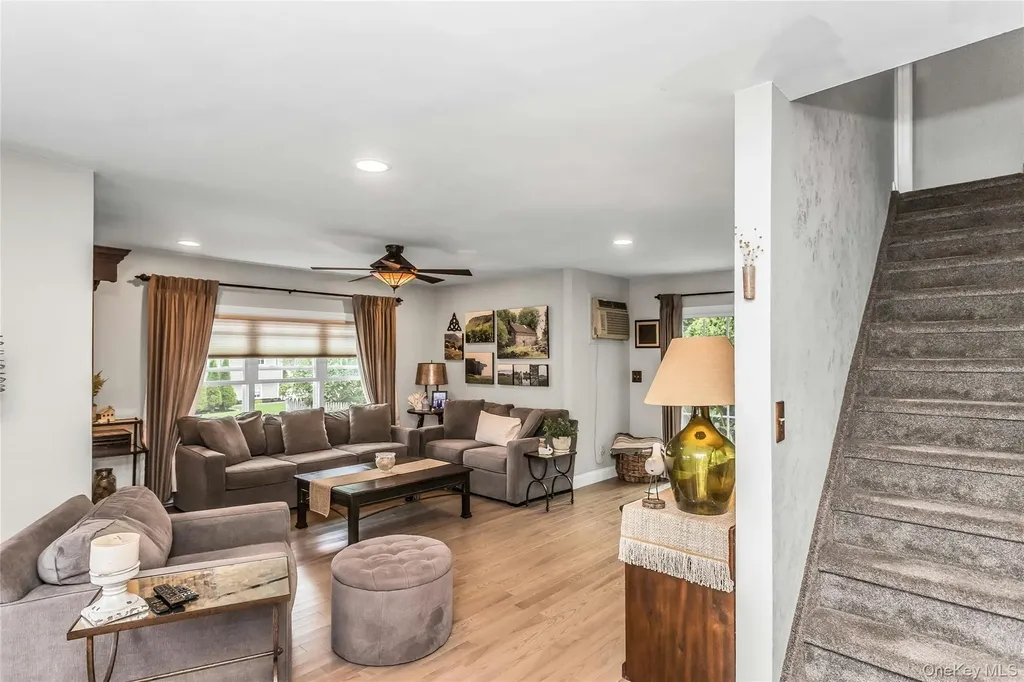 23 Emily Drive Ronkonkoma NY 11779