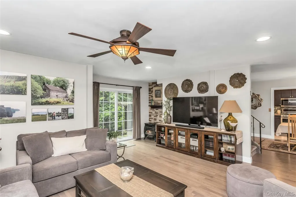 23 Emily Drive Ronkonkoma NY 11779