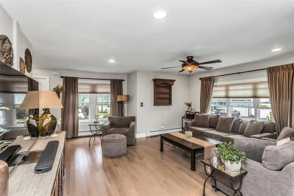 23 Emily Drive Ronkonkoma NY 11779