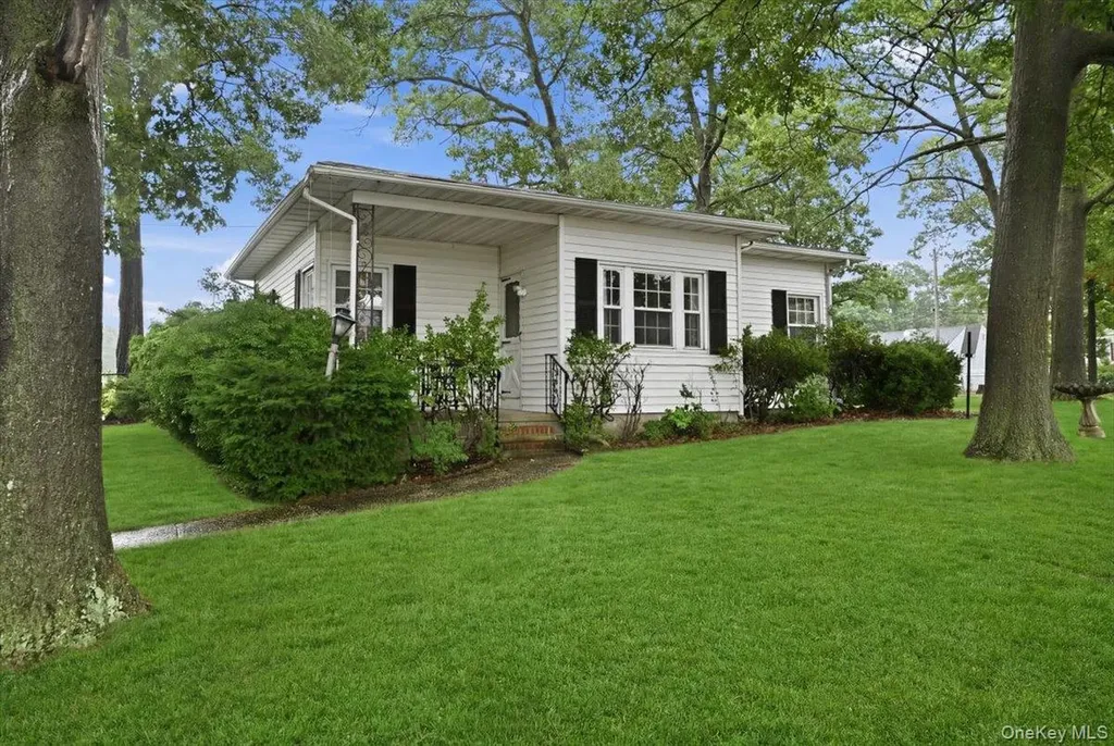89 W 4th Street Ronkonkoma NY 11779