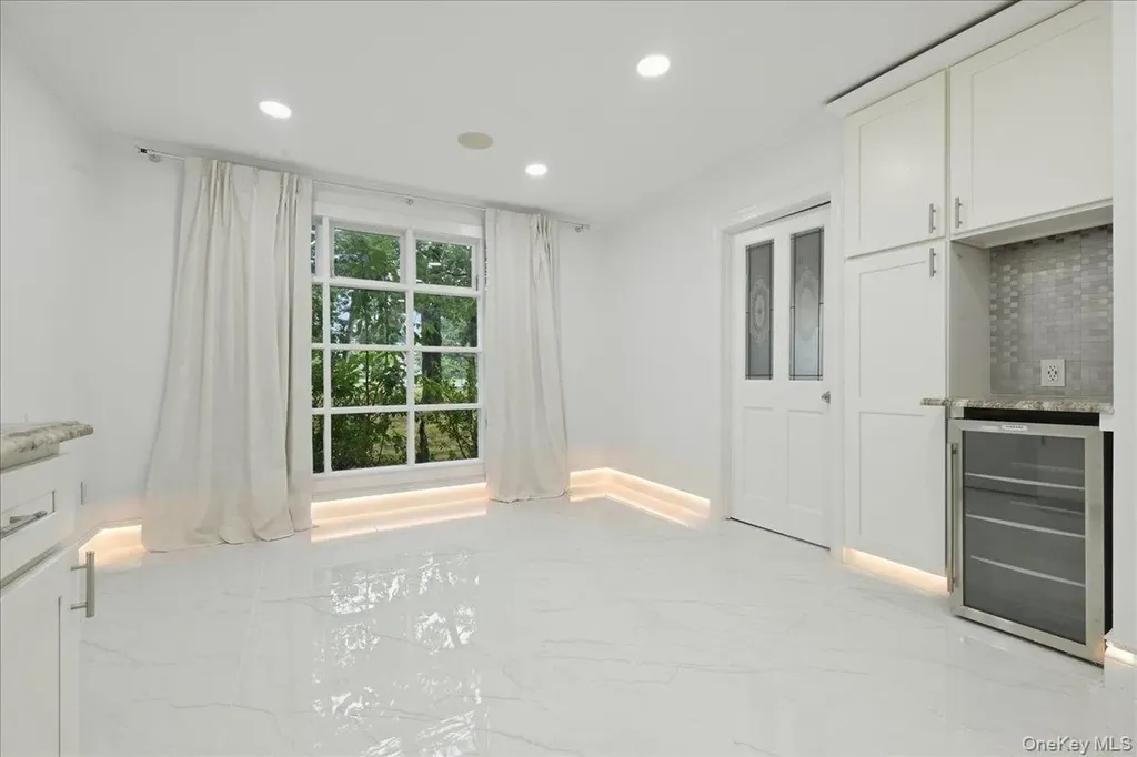 89 W 4th Street Ronkonkoma NY 11779