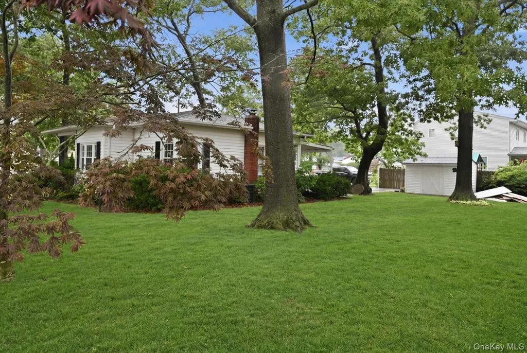 89 W 4th Street Ronkonkoma NY 11779