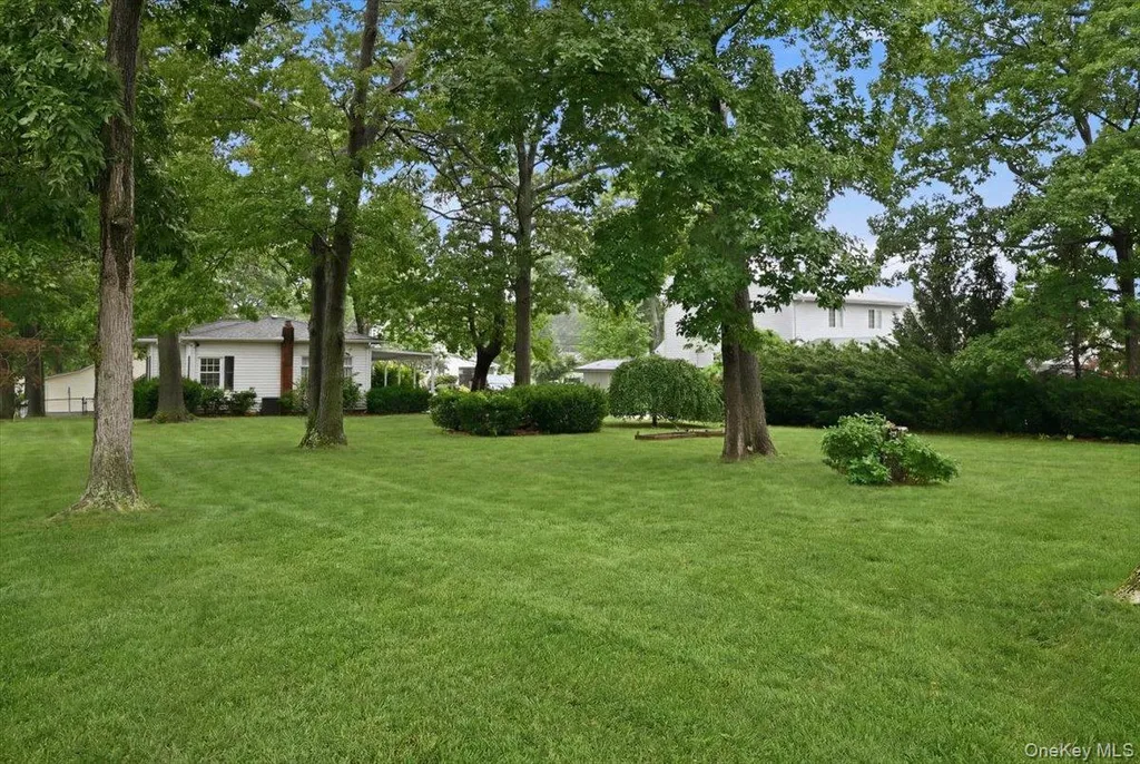 89 W 4th Street Ronkonkoma NY 11779