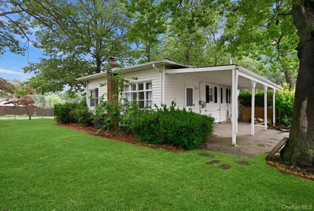 89 W 4th Street Ronkonkoma NY 11779