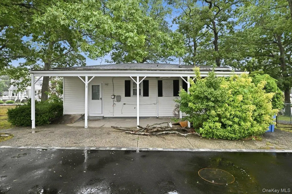 89 W 4th Street Ronkonkoma NY 11779