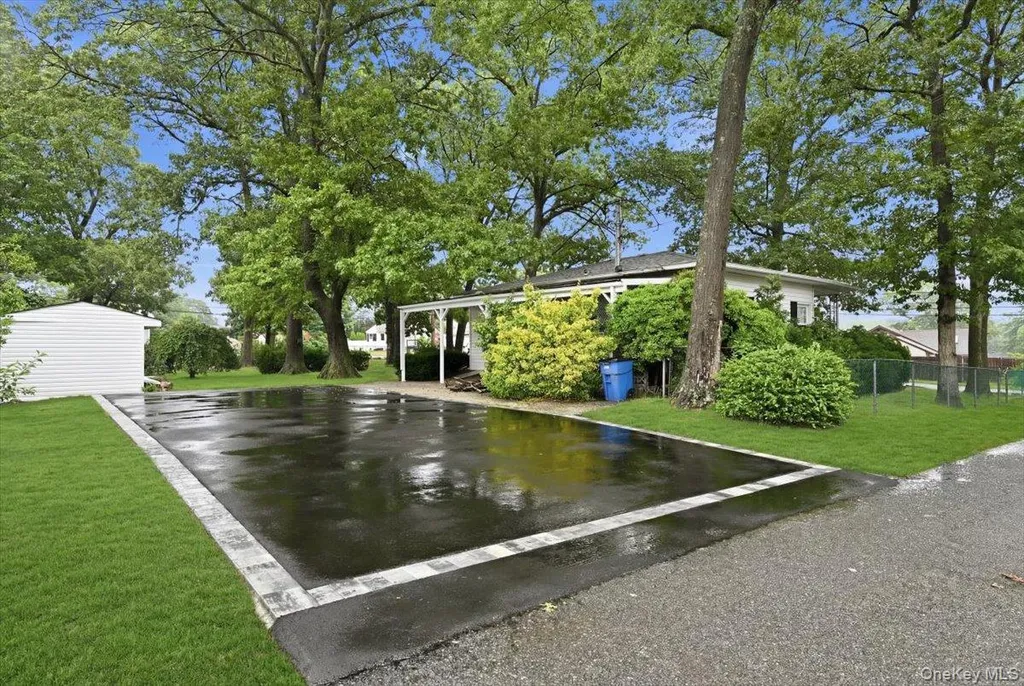 89 W 4th Street Ronkonkoma NY 11779